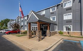 Econo Lodge Inn & Suites